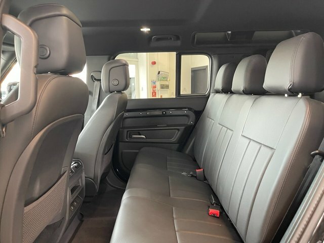 Land Rover Defender 110 D250 X-dynamic Se White #39