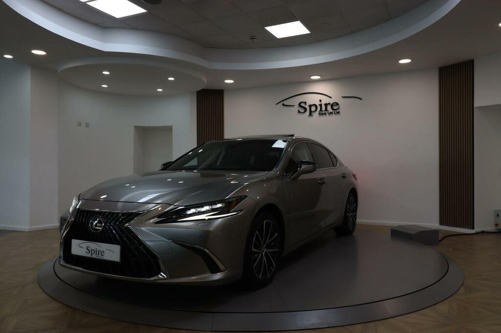 Lexus ES Saloon White #52