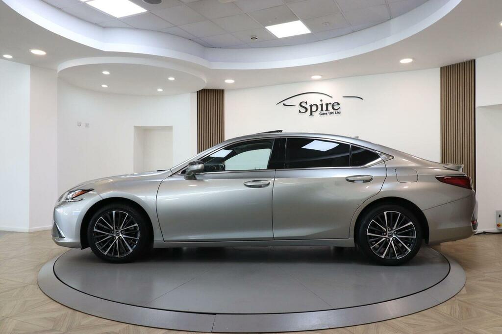 Lexus ES Saloon White #8
