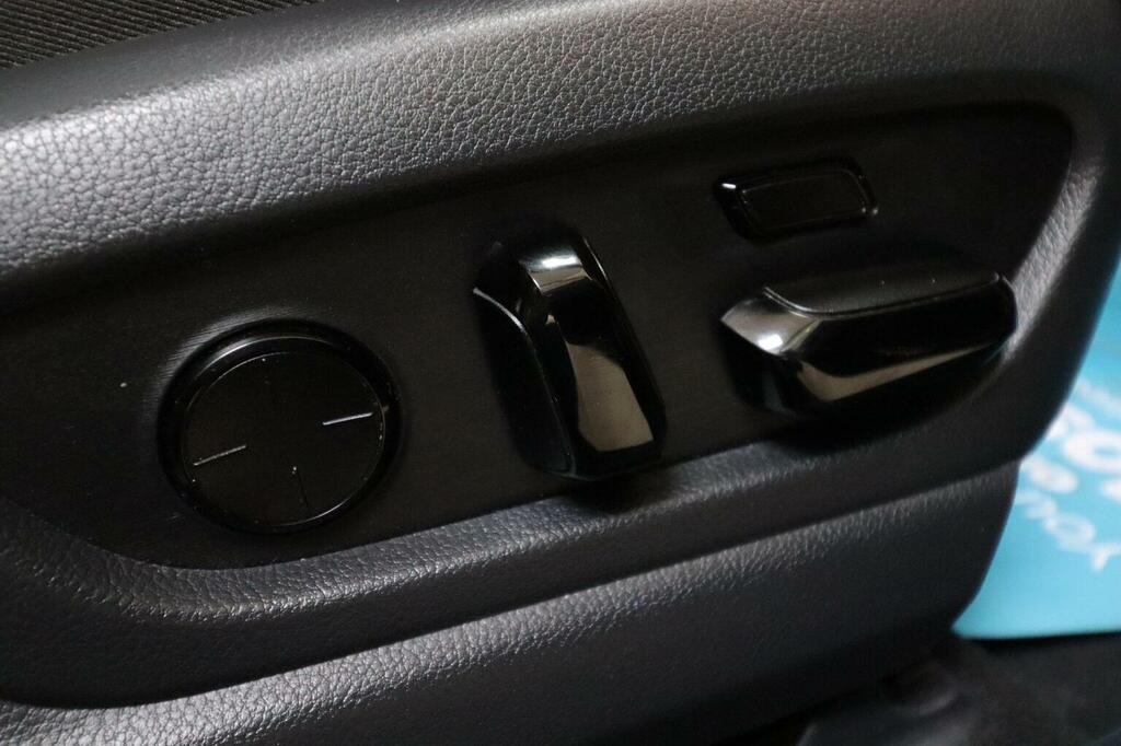 Lexus ES Saloon White #17