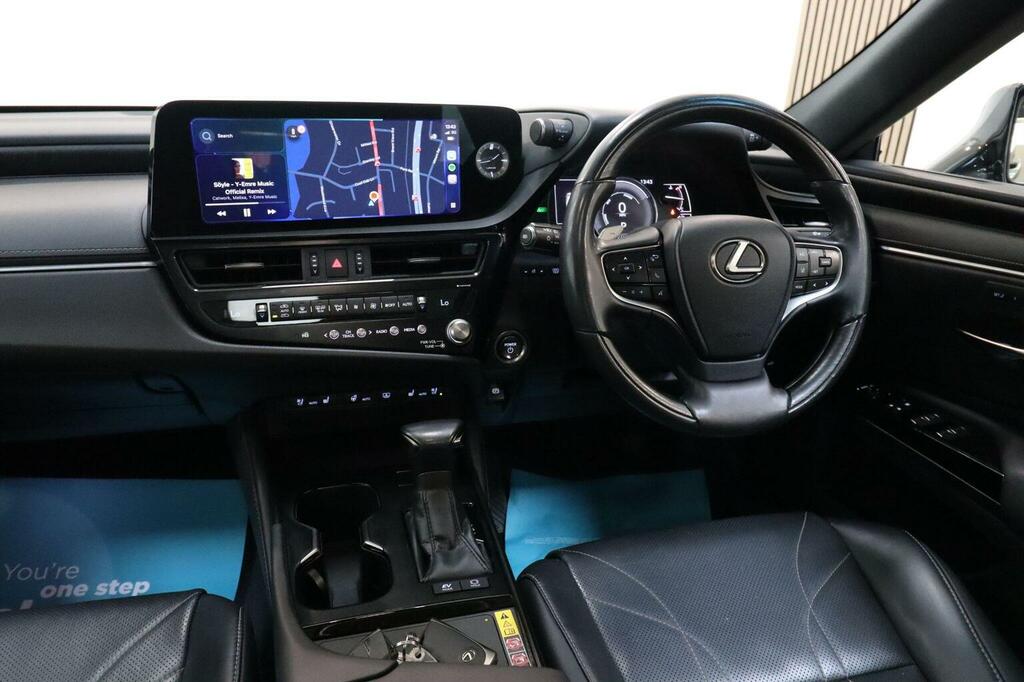 Lexus ES Saloon White #51