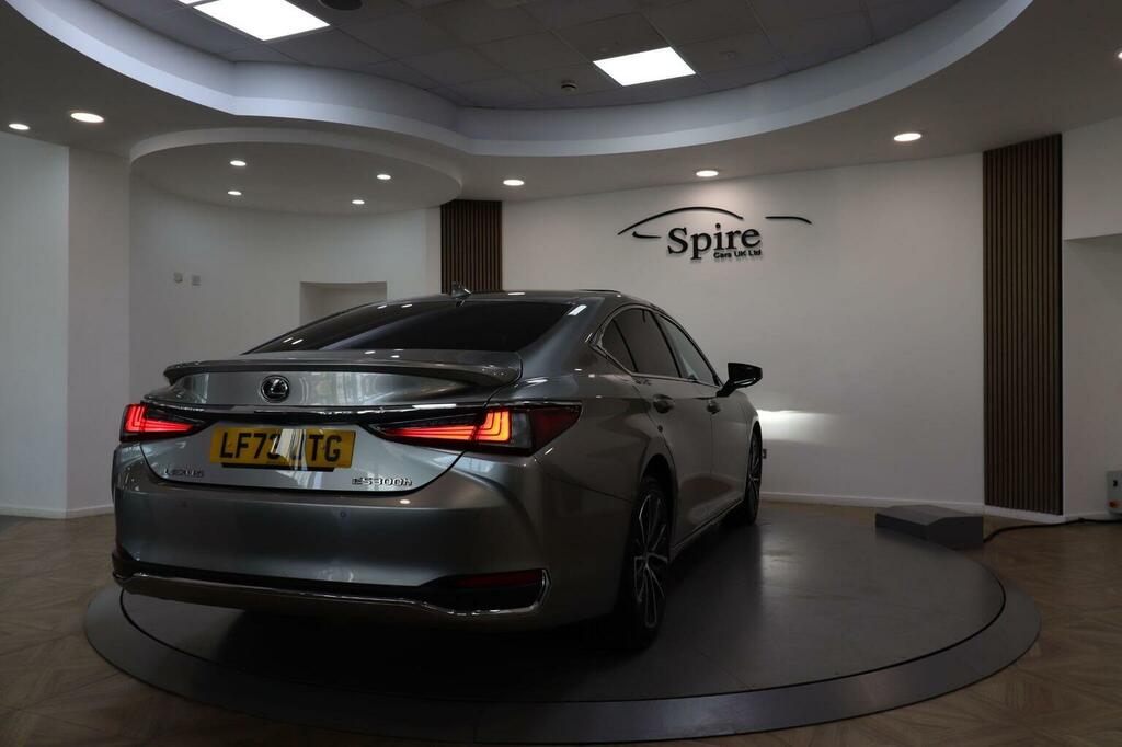Lexus ES Saloon White #53