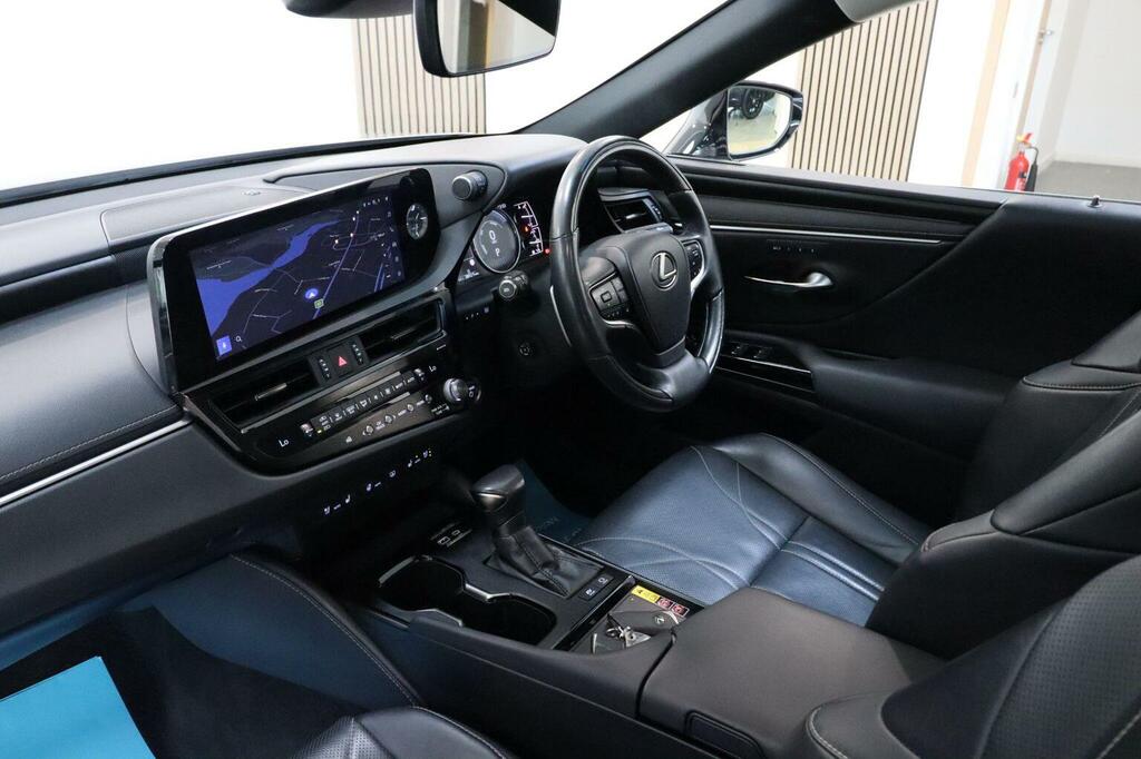 Lexus ES Saloon White #10
