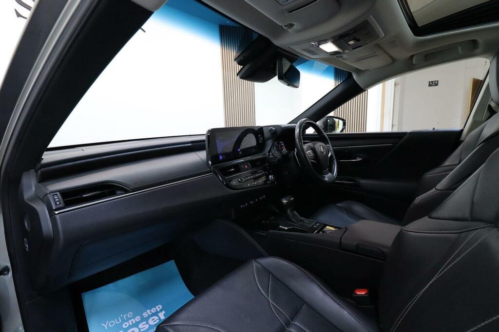 Lexus ES Saloon White #9