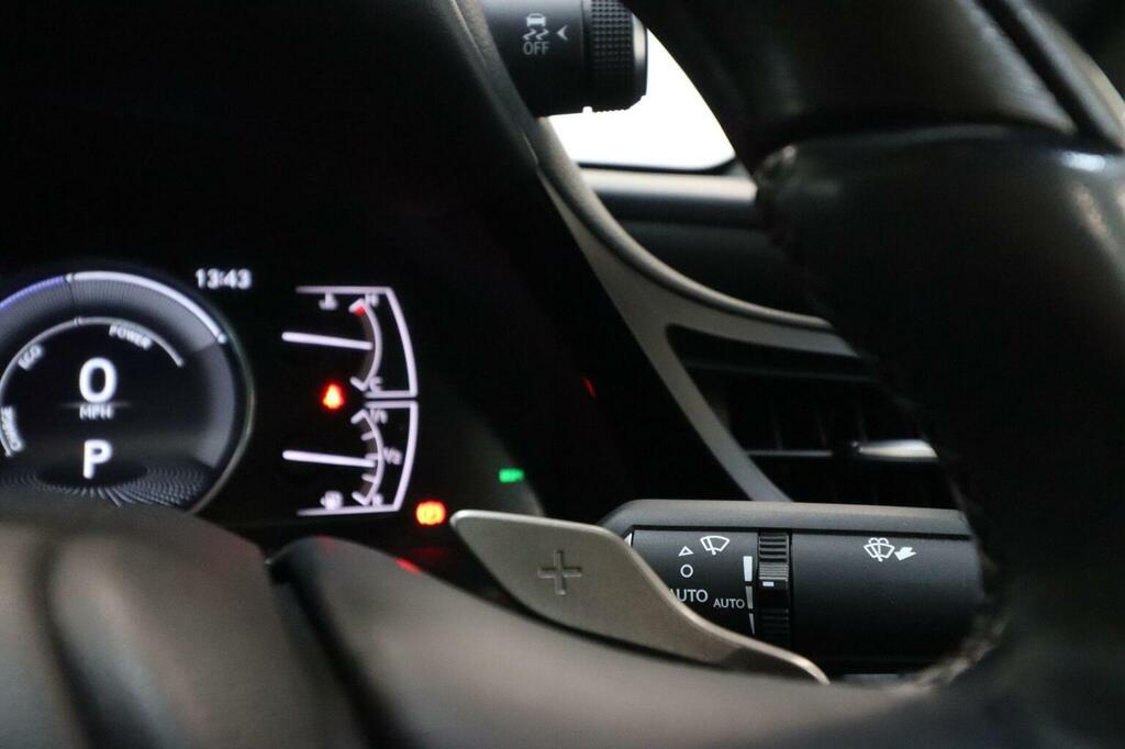 Lexus ES Saloon White #48