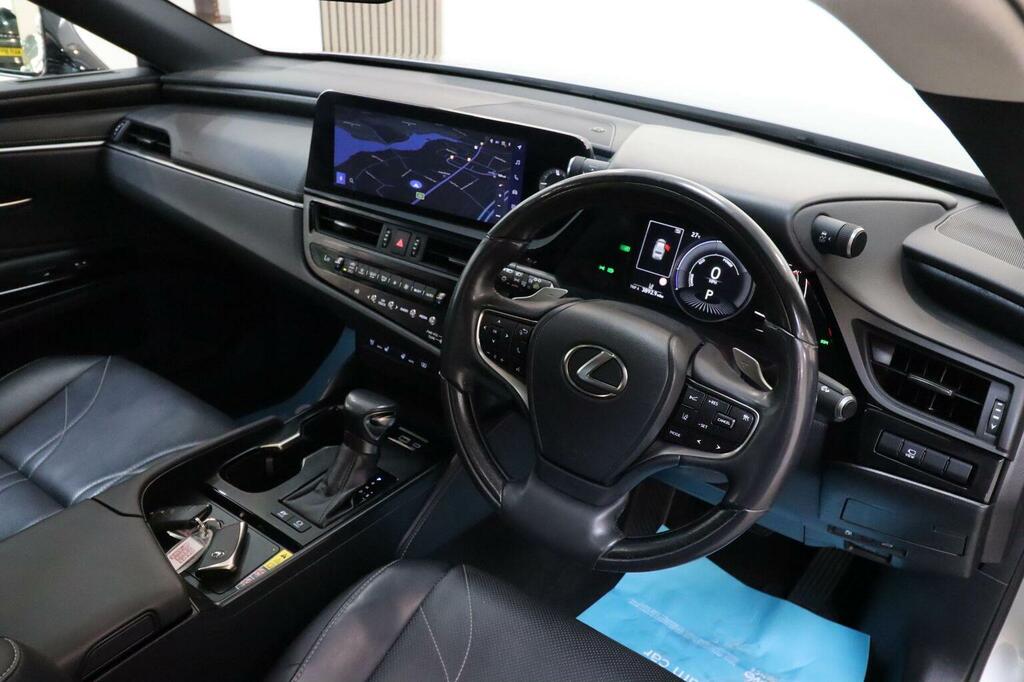Lexus ES Saloon White #14