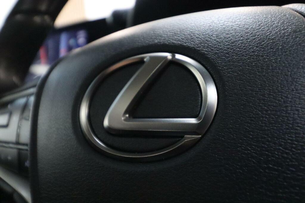 Lexus ES Saloon White #49