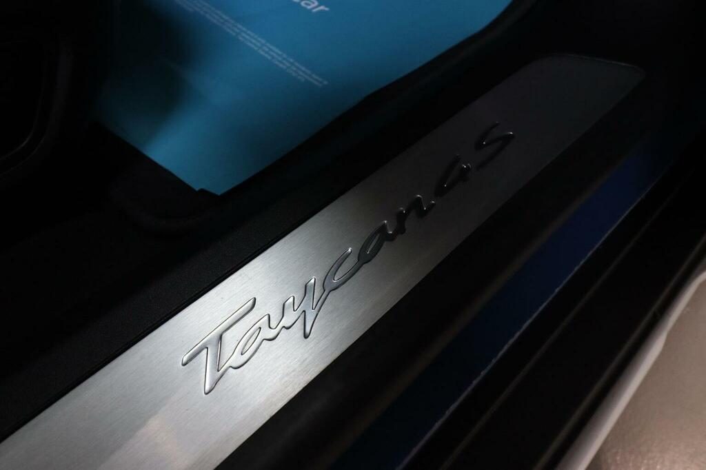 Porsche Taycan 4X2 2022 Red #17