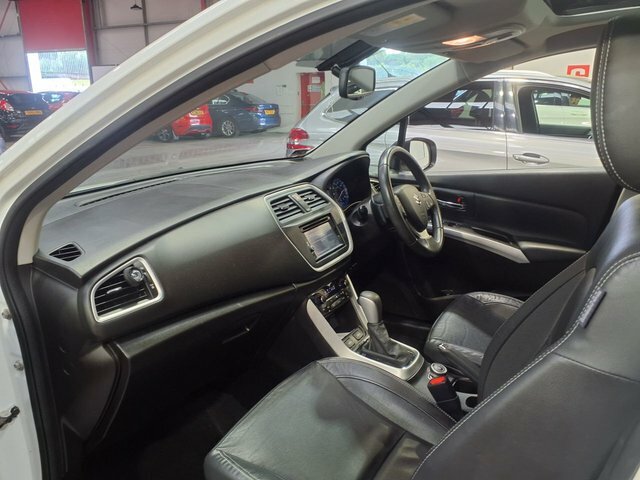 Suzuki SX4 S Cross Ddis Sz5 Suv White #6
