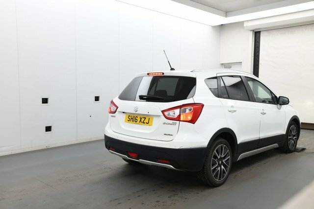 Suzuki SX4 S Cross Ddis Sz5 Suv White #4