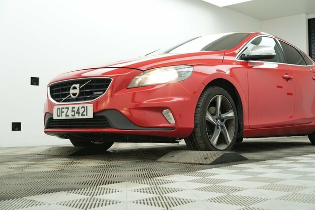 Volvo V40 D2 R-design Hatchback Red #5