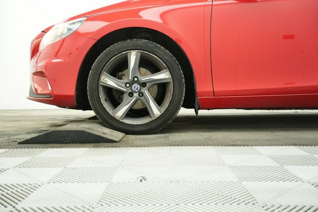 Volvo V40 D2 R-design Hatchback Red #6