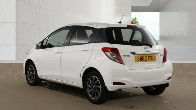 Toyota Yaris Vvt-i Edition Hatchback White #3