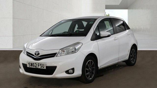 Toyota Yaris Vvt-i Edition Hatchback White #2