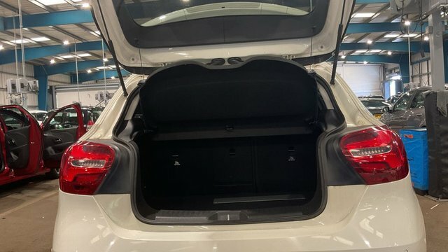 Mercedes-Benz A Class 1.5 A180d Amg White #9