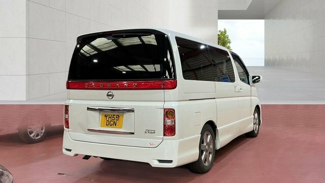 Nissan Elgrand Mpv White #4