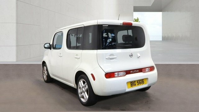Nissan Cube Kaizen Hatchback White #3
