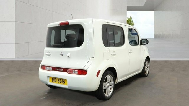 Nissan Cube Kaizen Hatchback White #4