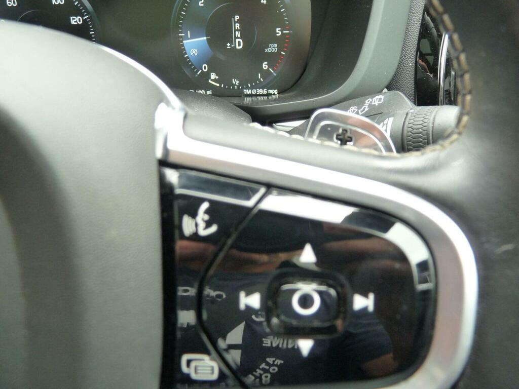 Volvo XC60 Silver #27