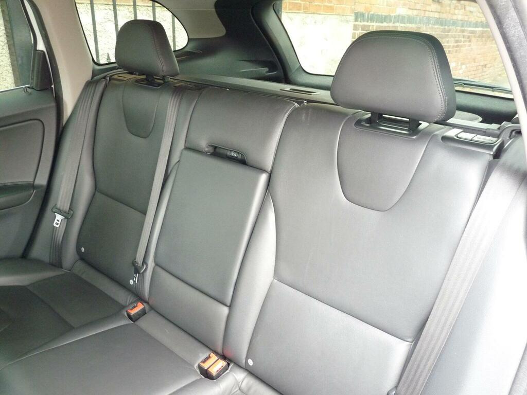 Volvo XC60 D4 181 R Design Black #26