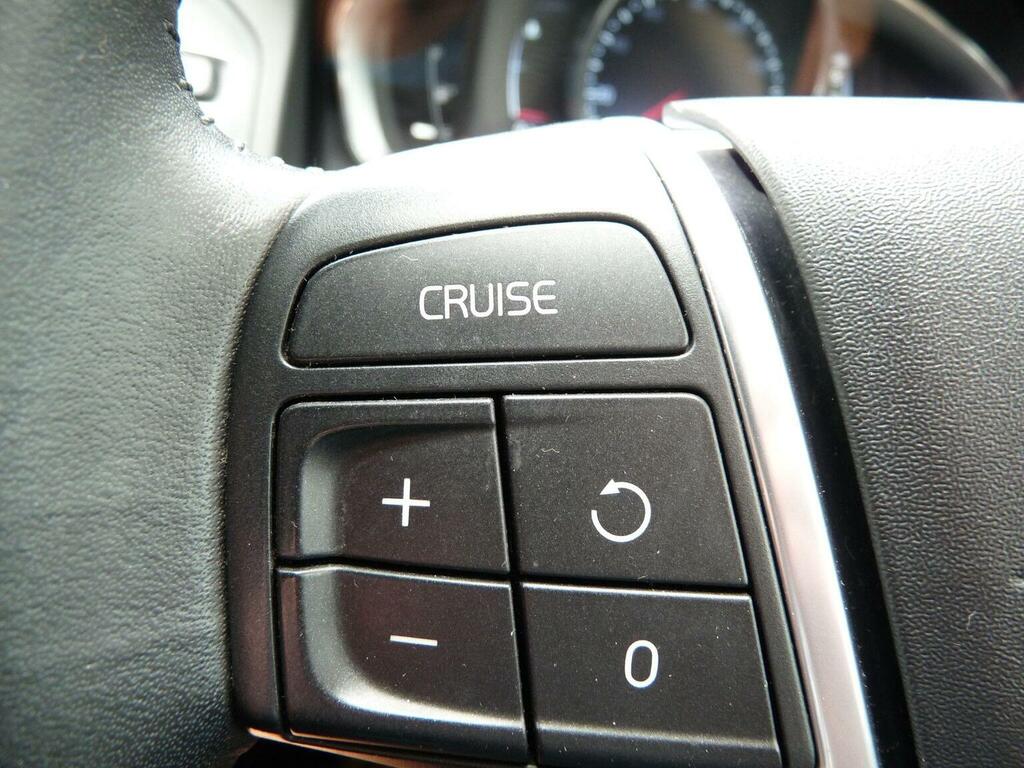 Volvo XC60 D4 181 R Design Black #16