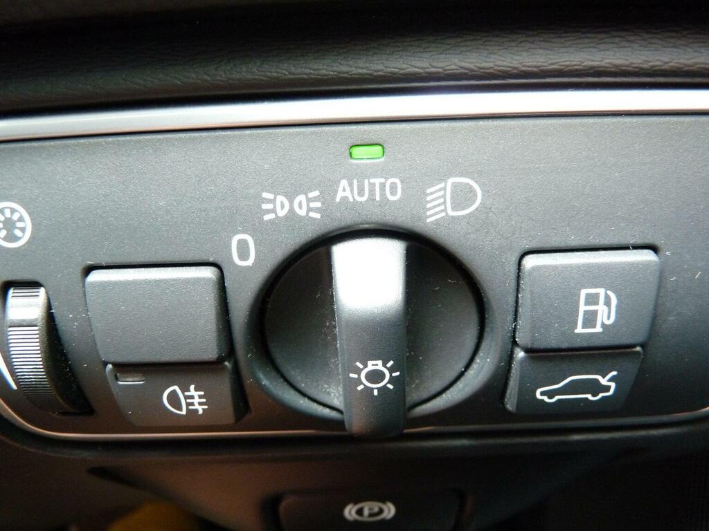 Volvo XC60 D4 181 R Design Black #19