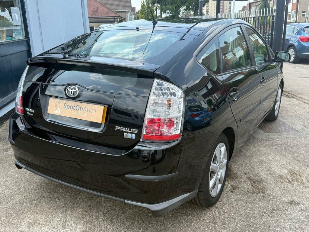 Toyota Prius T Spirit Hatchback Black #3
