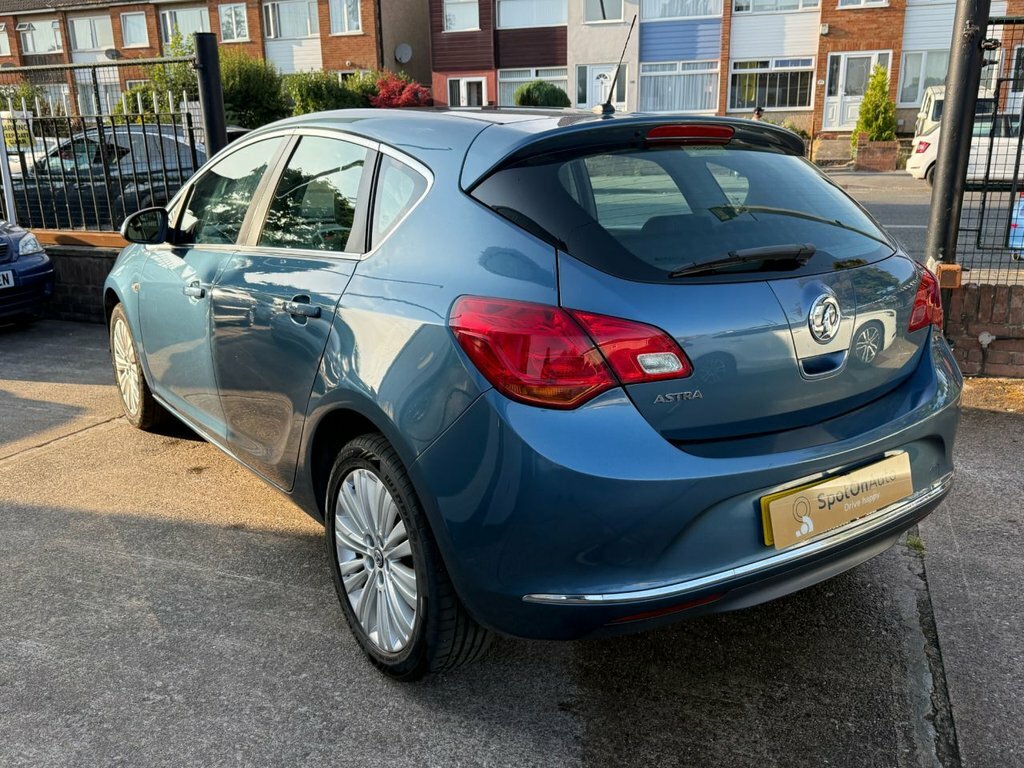 Vauxhall Astra 16V Excite Hatchback Blue #4