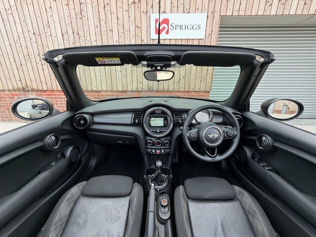 Mini Convertible 2017 1.5 Cooper Convertible Euro Green #3
