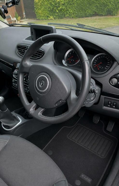 Renault Clio Dynamique Tomtom Black #3