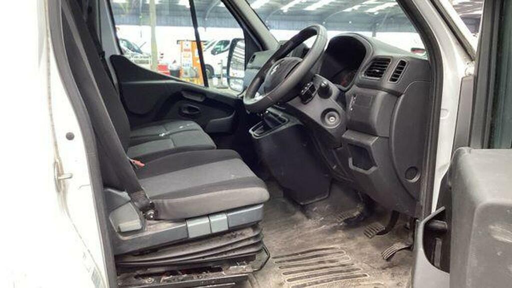 Renault Master 2.3 Lm35 Lwb Business Panel Van Dci 135 Bhp With A White #9