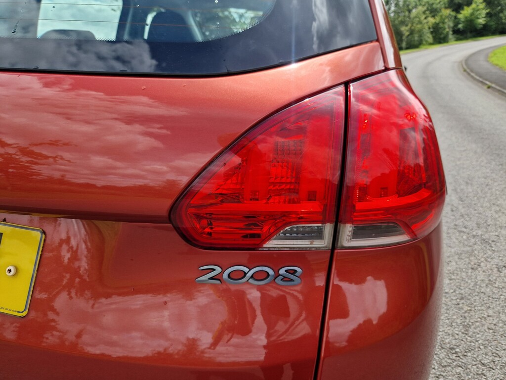 Peugeot 2008 1.6 Bluehdi 100 Allure White #13