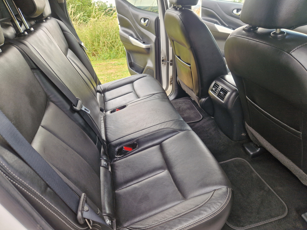 Nissan Navara Dci Tekna 4X4 Shr Dcb White #4