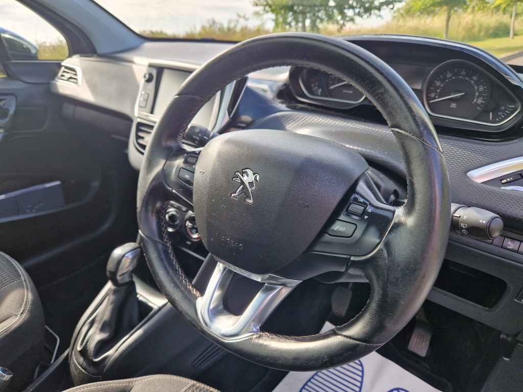 Peugeot 208 Allure Premium #6