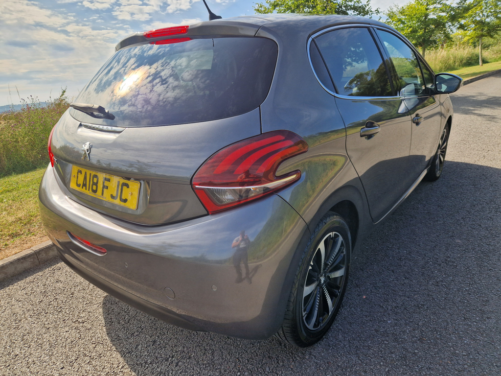 Peugeot 208 1.2 Tech Edition Puretech White #17