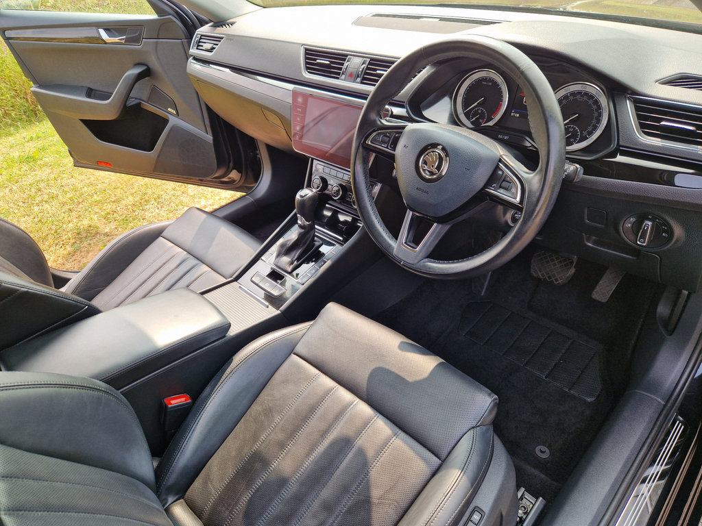 Skoda Superb 2.0L Se Technology Tdi 148 Bhp Grey #9