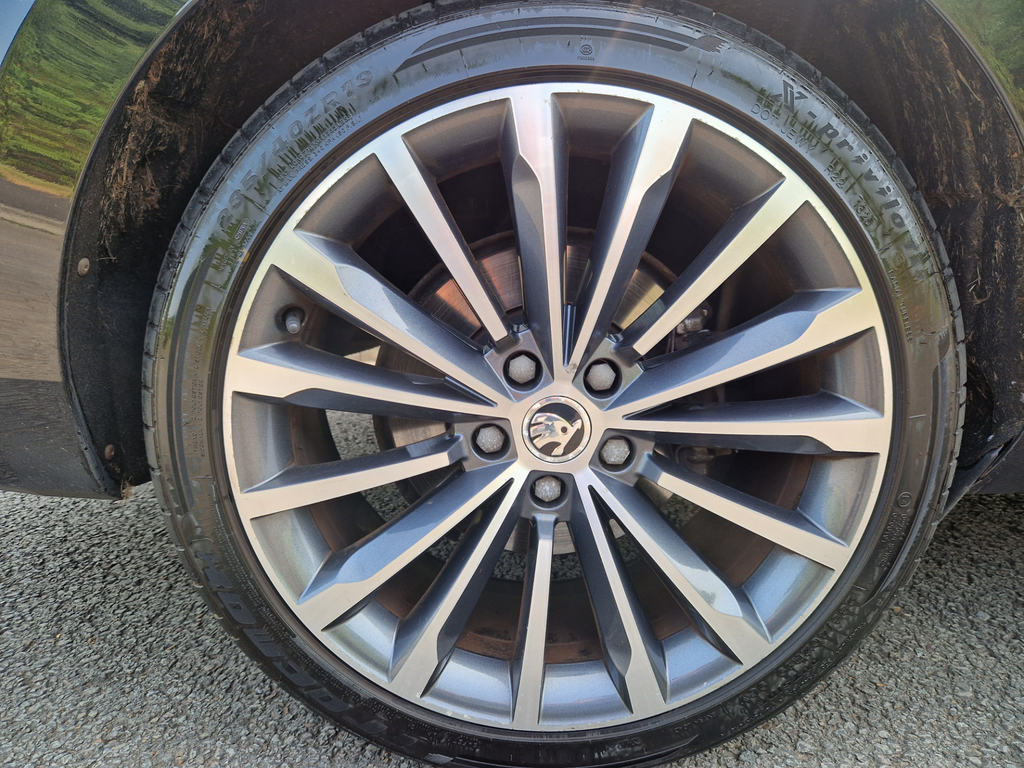 Skoda Superb 2.0L Se Technology Tdi 148 Bhp Grey #17