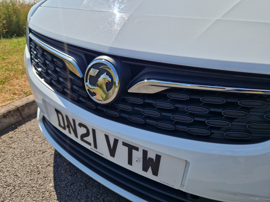 Vauxhall Astra Sri White #3