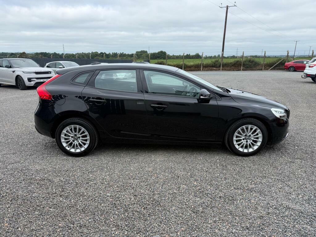 Volvo V40 2.0 D2 Momentum Euro 6 S S Black #6