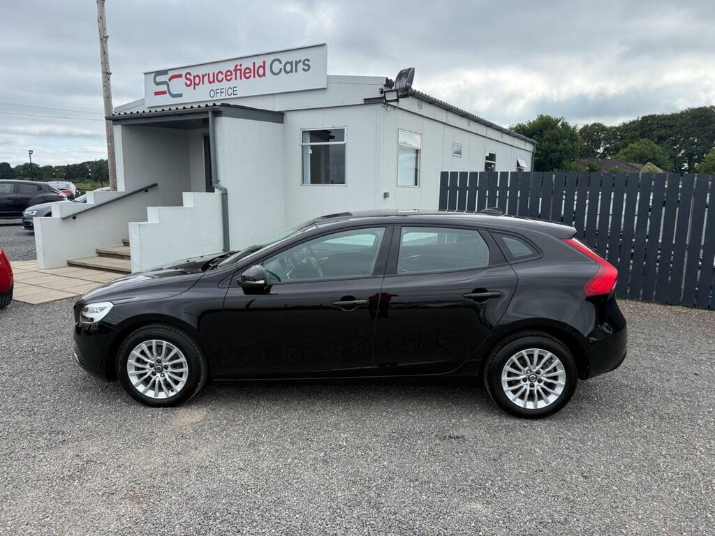 Volvo V40 2.0 D2 Momentum Euro 6 S S Black #5