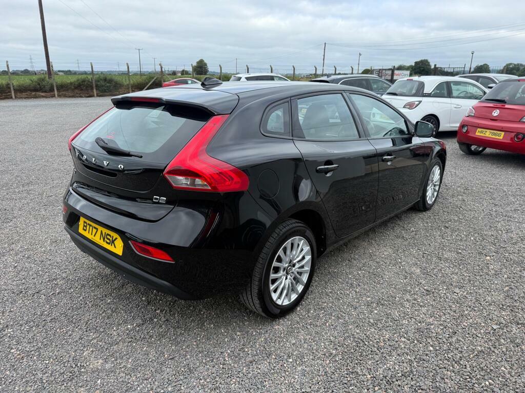 Volvo V40 2.0 D2 Momentum Euro 6 S S Black #3