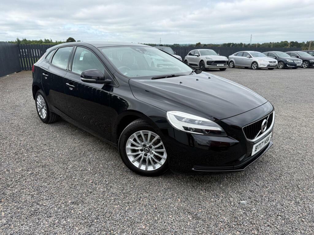Volvo V40 2.0 D2 Momentum Euro 6 S S Black