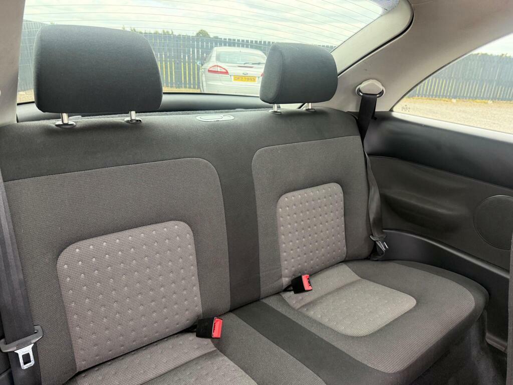 Volkswagen Beetle 1.6 Luna 8V 101 Bhp Beige #12