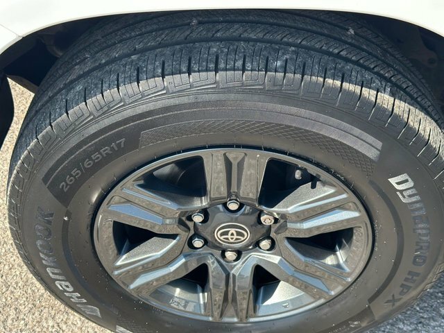 Toyota HILUX D-4d Icon Pickup Double White #3