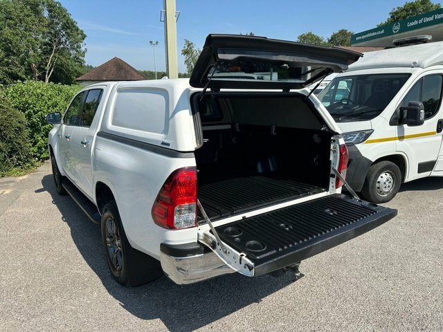 Toyota HILUX D-4d Icon Pickup Double White #4