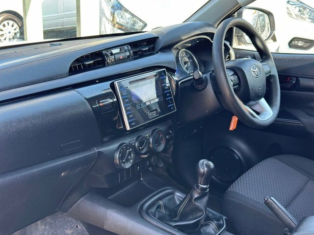 Toyota HILUX D-4d Active Pickup Extended White #5