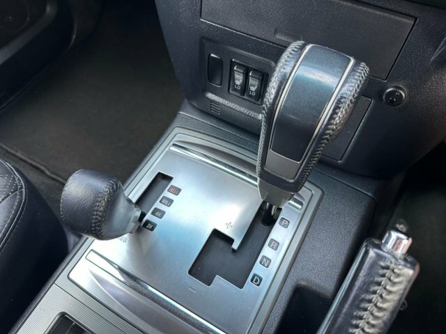 Mitsubishi Shogun Seat 3.2L Silver #2