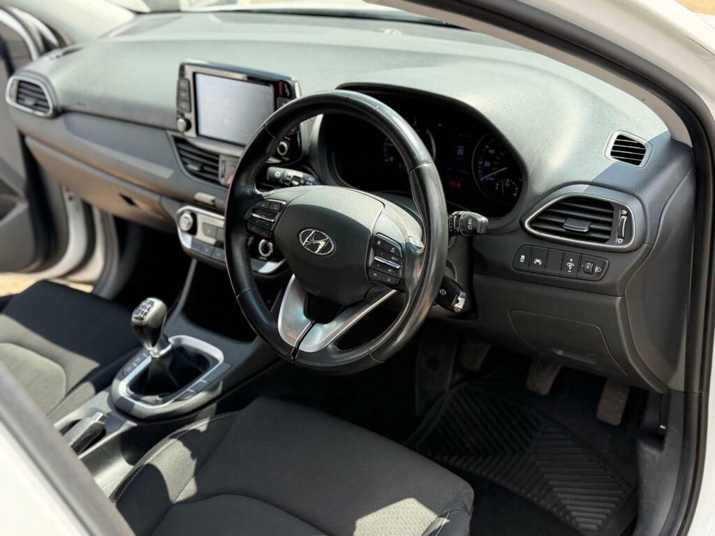 Hyundai I30 1.6 Crdi 109Ps Se Nav White #16