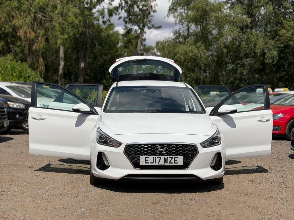 Hyundai I30 1.6 Crdi 109Ps Se Nav White #9