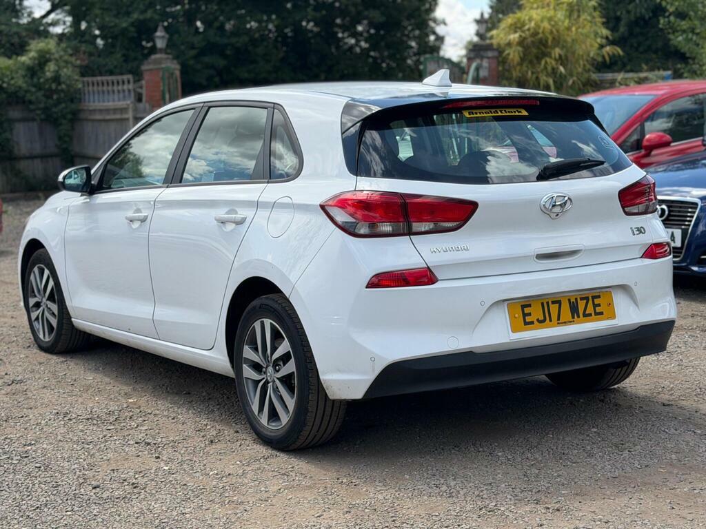 Hyundai I30 1.6 Crdi Blue Drive Se Nav Euro 6 Ss White #6